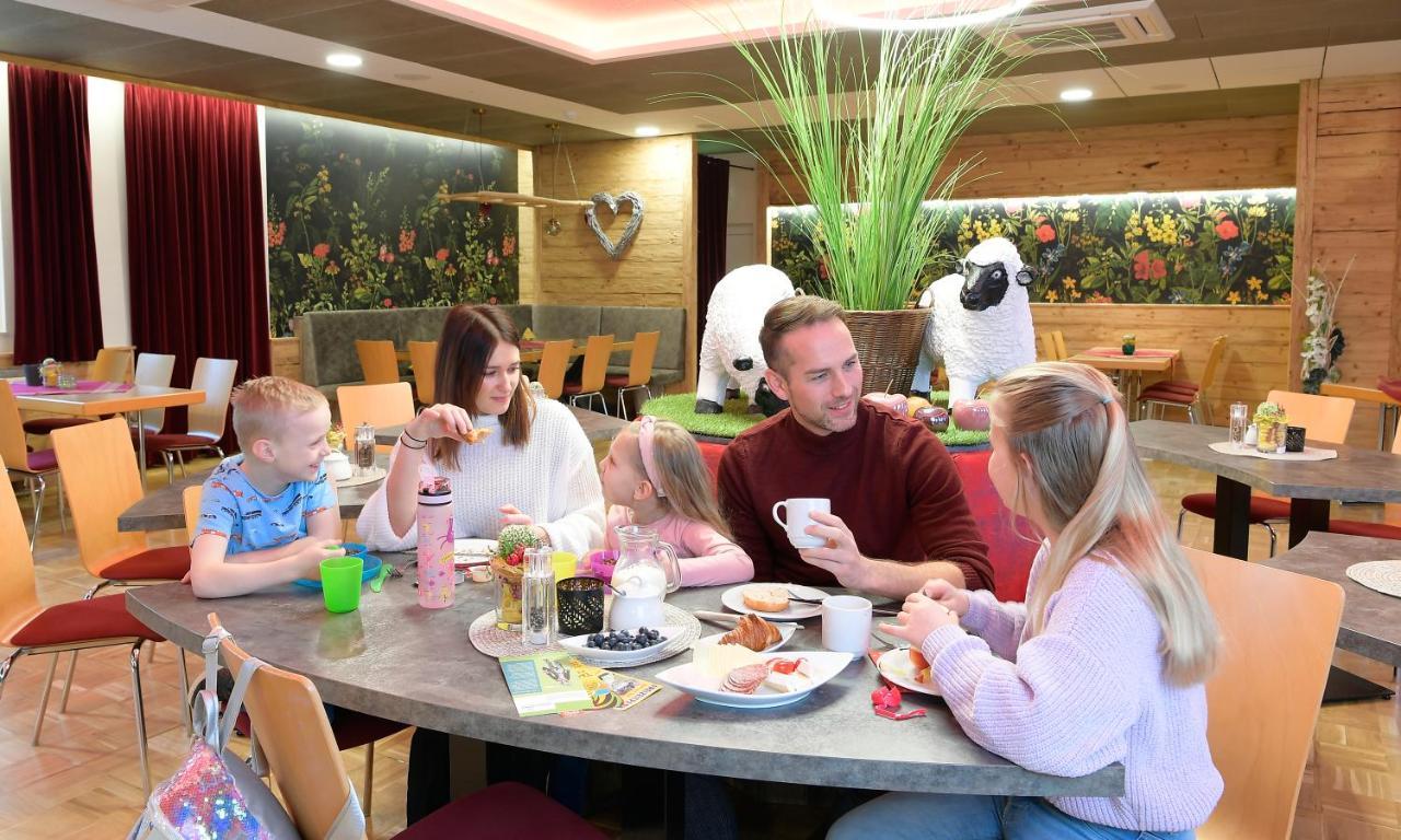 Familienhotel "Rhoen Feeling" Bernshausen Buitenkant foto