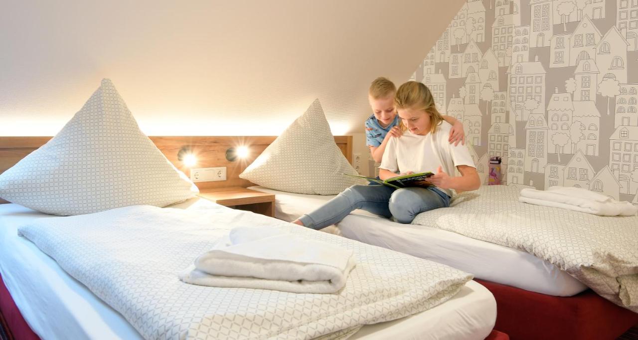 Familienhotel "Rhoen Feeling" Bernshausen Buitenkant foto
