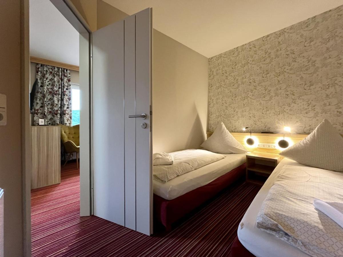 Familienhotel "Rhoen Feeling" Bernshausen Buitenkant foto