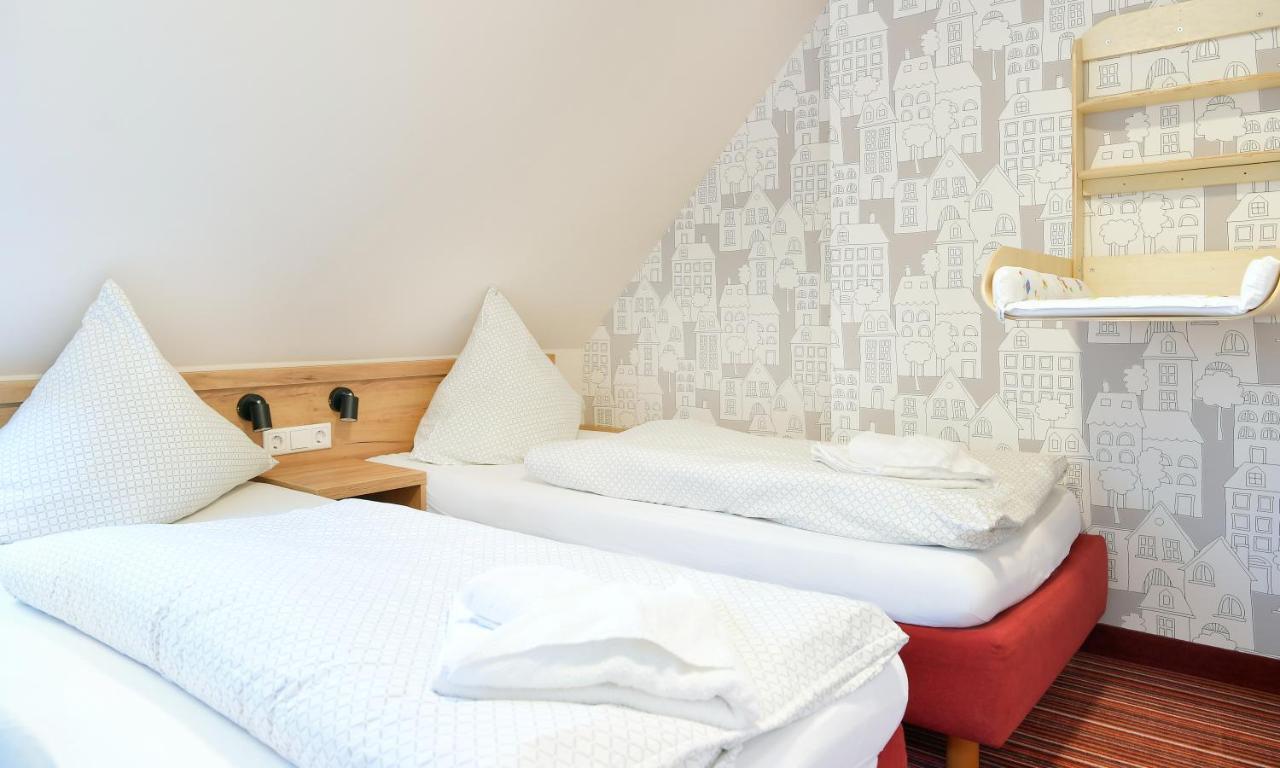 Familienhotel "Rhoen Feeling" Bernshausen Buitenkant foto