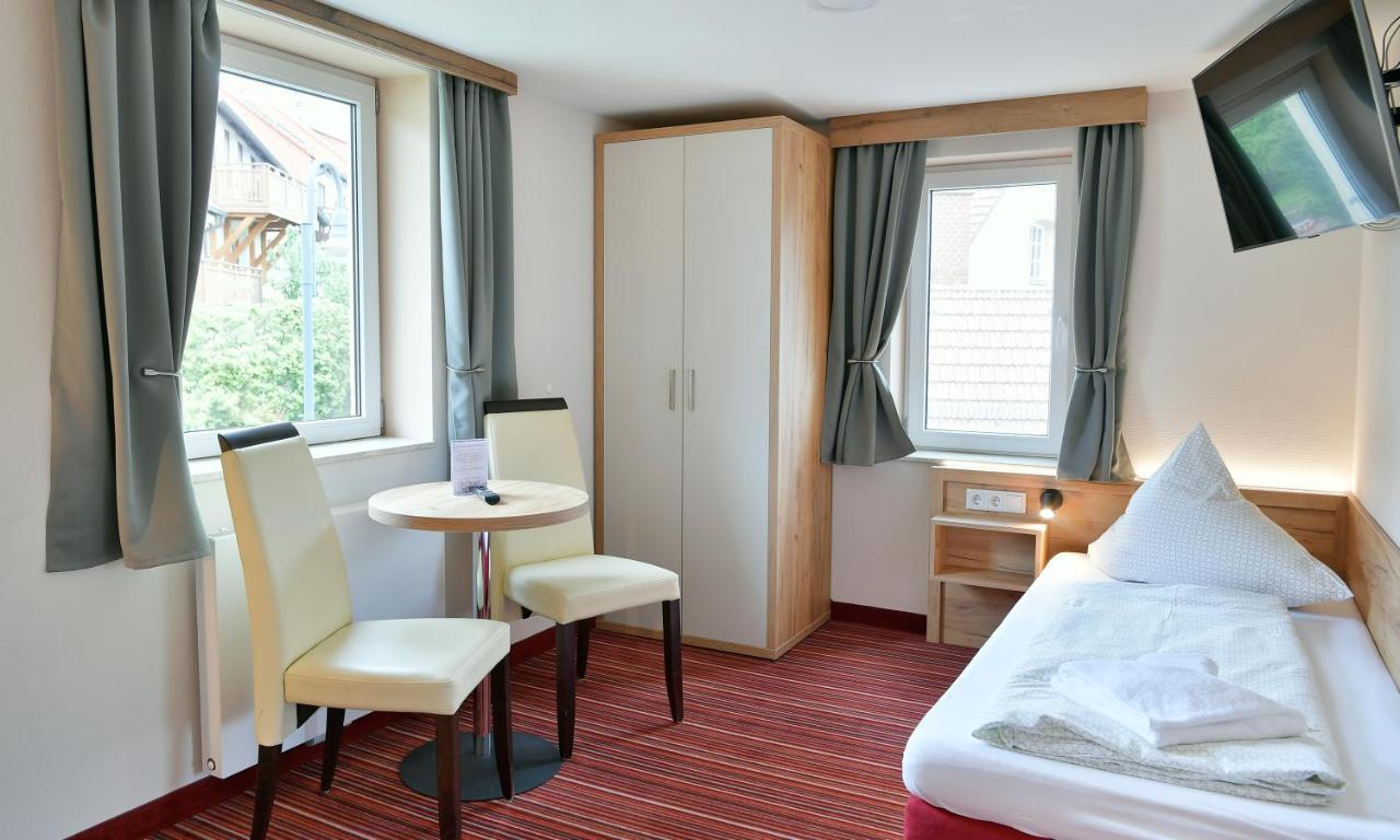 Familienhotel "Rhoen Feeling" Bernshausen Buitenkant foto