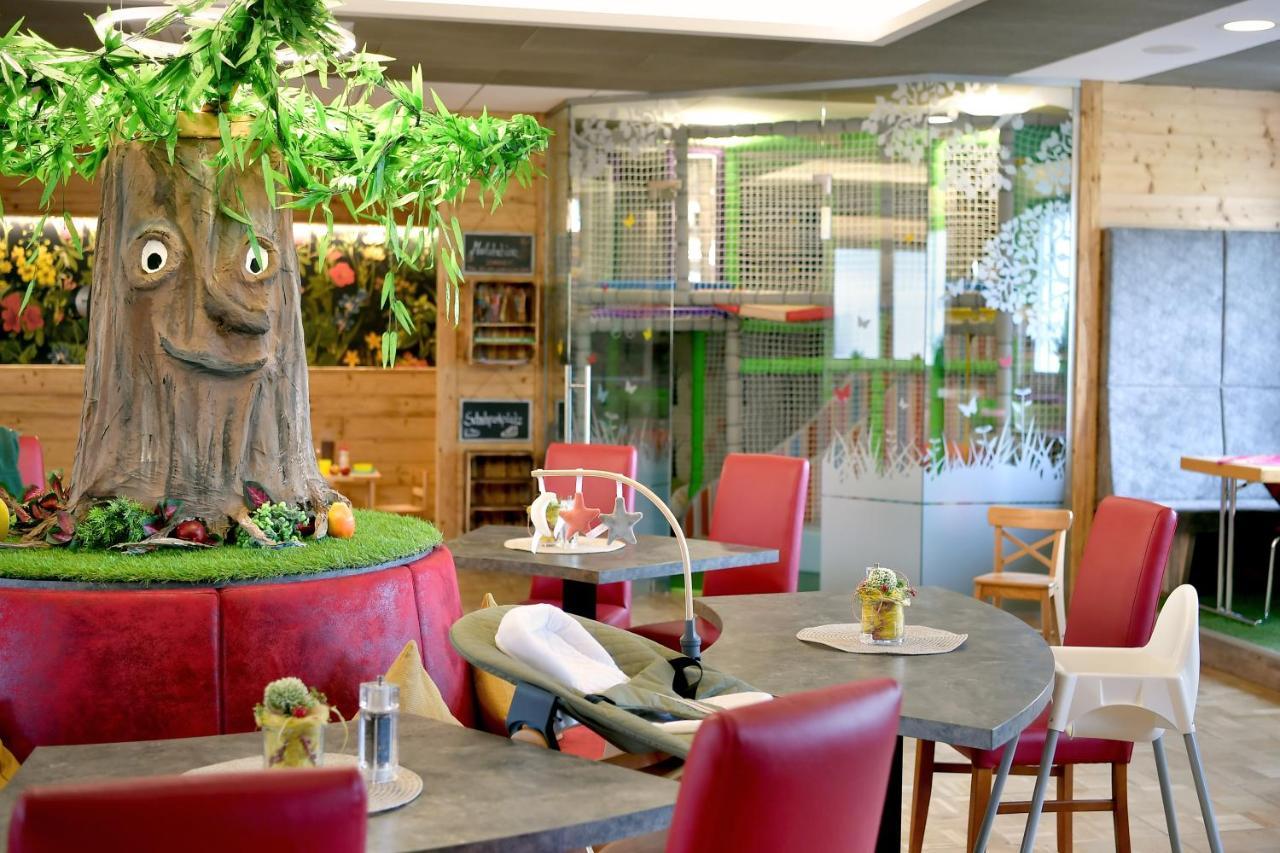 Familienhotel "Rhoen Feeling" Bernshausen Buitenkant foto
