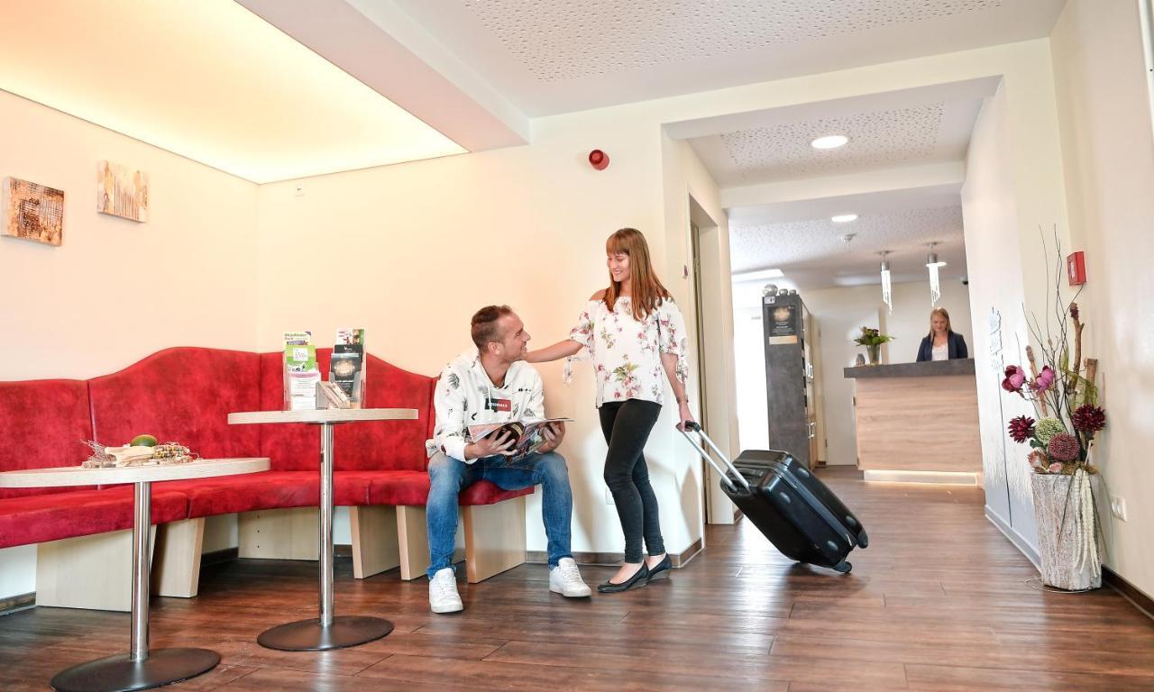 Familienhotel "Rhoen Feeling" Bernshausen Buitenkant foto